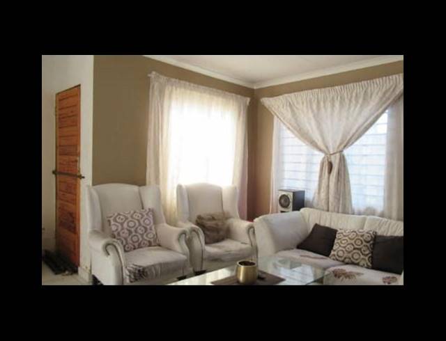 5 BEDROOM HOUSE FOR SALE IN PROTEA GLEN EXT